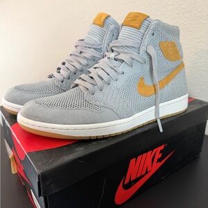 Nike Jordan 1 Retro High Flyknit
Wolf Grey